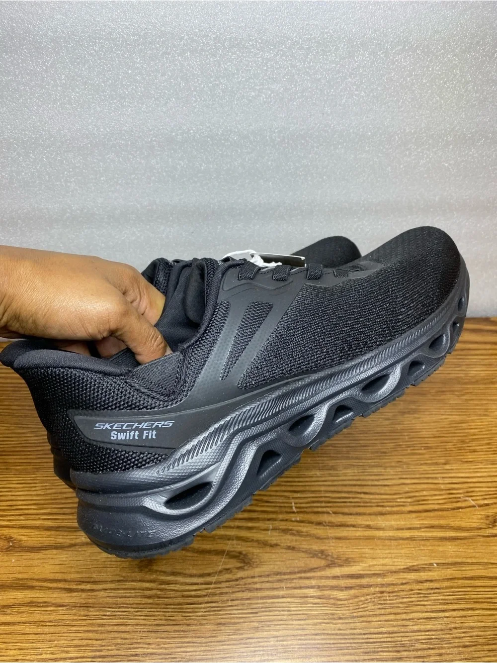 Skechers Hands Free Swift Fit Sneaker Shoes Memory Foam Mens Size 8 Black NEW
